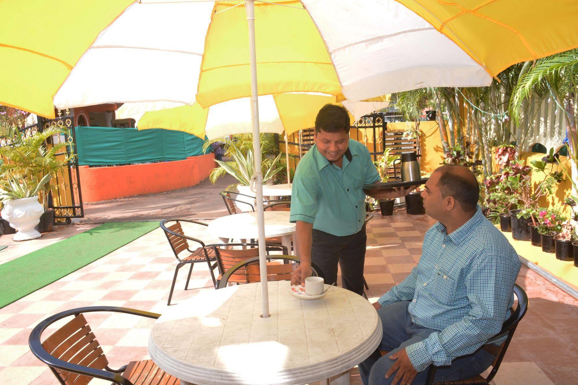 Rbr Suites Calangute Exterior foto